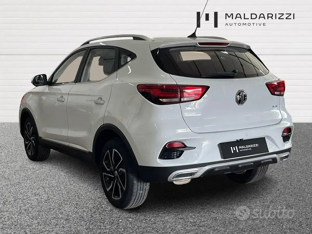 Usata MG ZS Luxury 106 CV (77 kW) 2024 Bianco SUV
