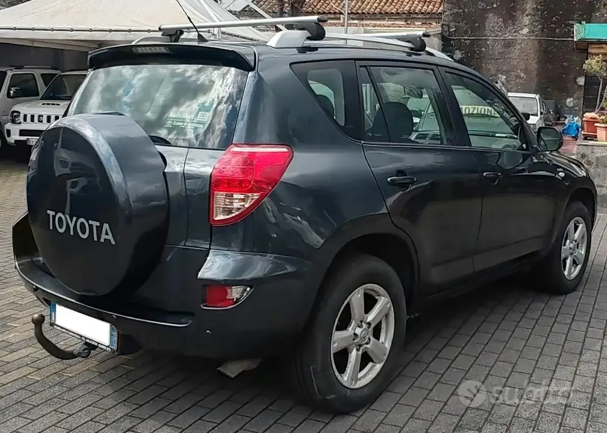 Usata Toyota RAV4 Sol 136 CV (100 kW) 2007 Grigio SUV