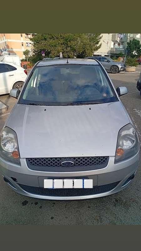 Usata Ford Fiesta Titanium 68 CV (50 kW) 2006 Utilitaria