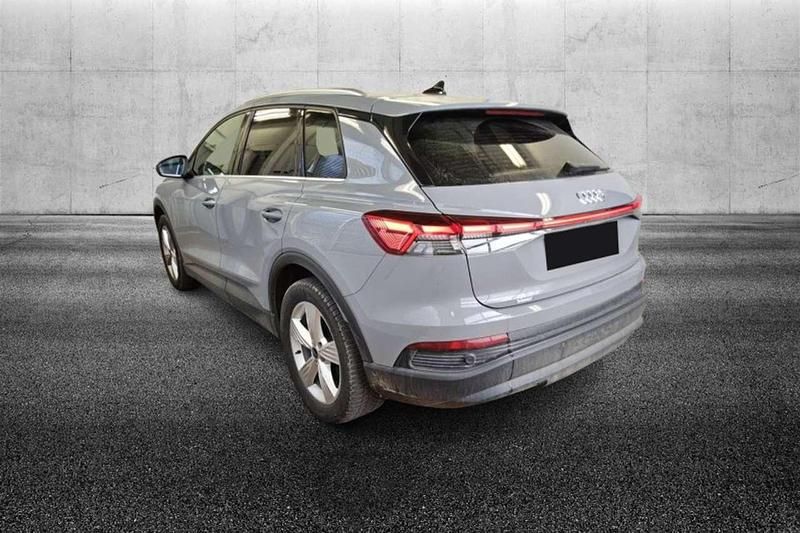 Usata Audi Q4 e-tron Comfort 69 kW (95 CV) 2023 Grigio metallizzato SUV