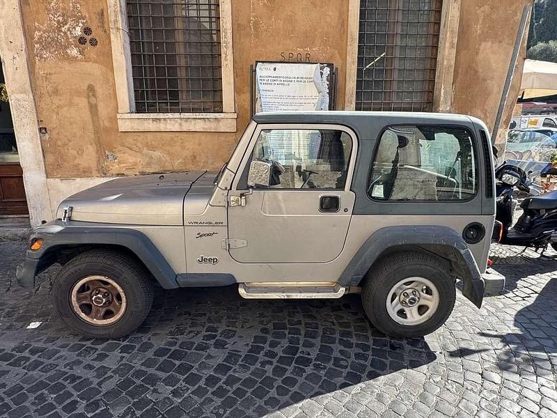 Usata Jeep Wrangler Sport 118 CV (86 kW) 2000 Grigio SUV