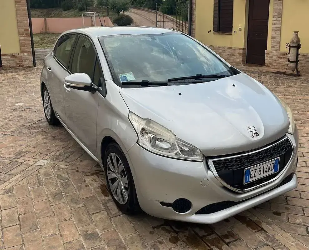 Usata Peugeot 208 Business-Line 68 CV (50 kW) 2015 Utilitaria