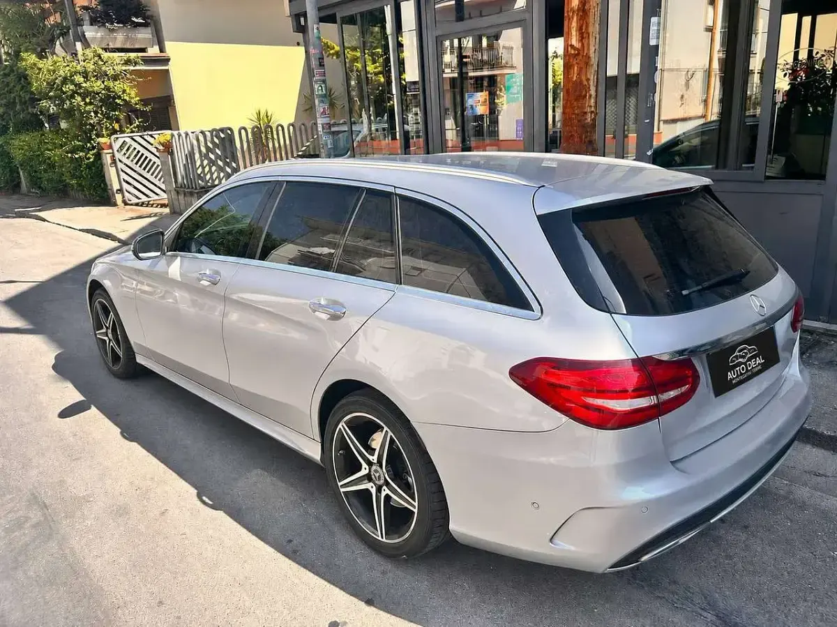 Usata Mercedes C220 AMG line 170 CV (125 kW) 2018 Verde Station wagon