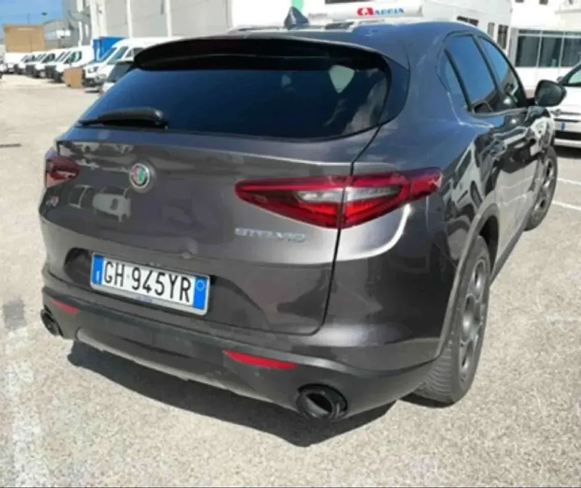 Usata Alfa Romeo Stelvio Sprint 190 CV (139 kW) 2022 Grigio SUV