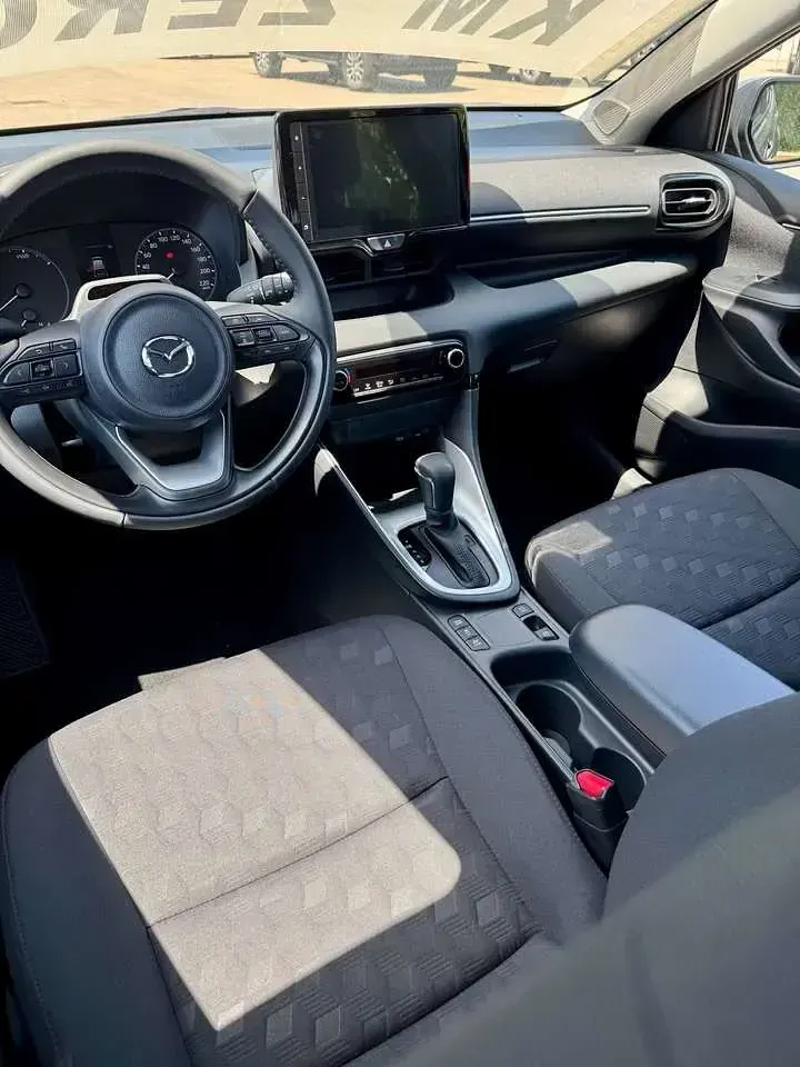 Nuova Mazda 2 Center-Line 116 CV (85 kW) 2026 Grigio Utilitaria
