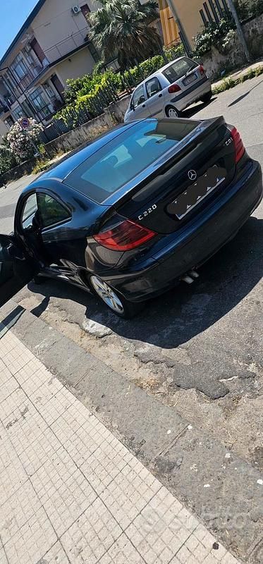 Usata Mercedes C220 140 CV (102 kW) 2004 Blu Coupé