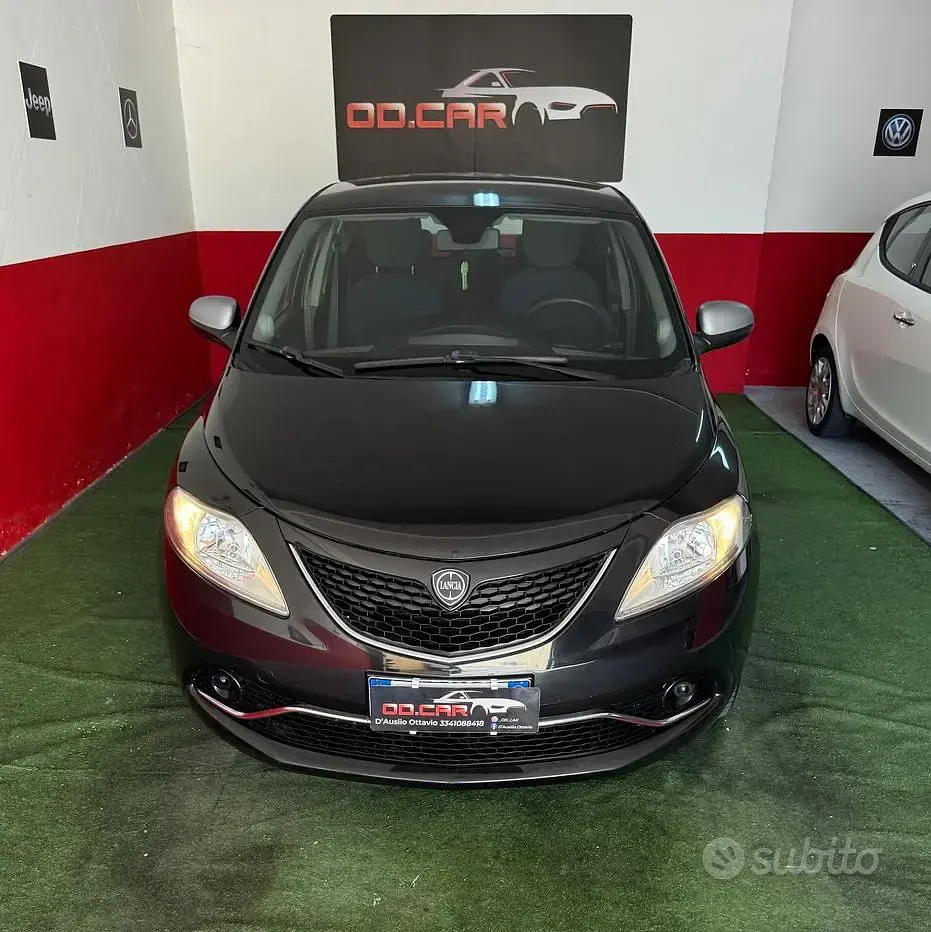 Usata Lancia Ypsilon 69 CV (50 kW) 2018 Nero Utilitaria