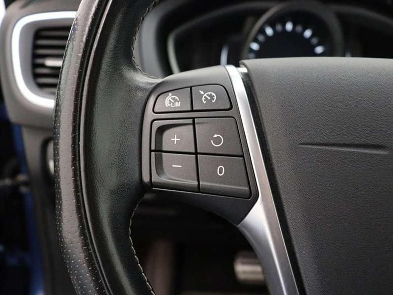 Usata Volvo V40 Plus 152 CV (111 kW) 2019 Blu/azzurro Berlina