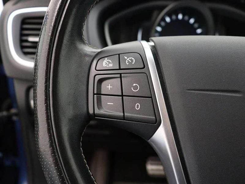 Usata Volvo V40 Plus 152 CV (111 kW) 2019 Blu/azzurro Berlina