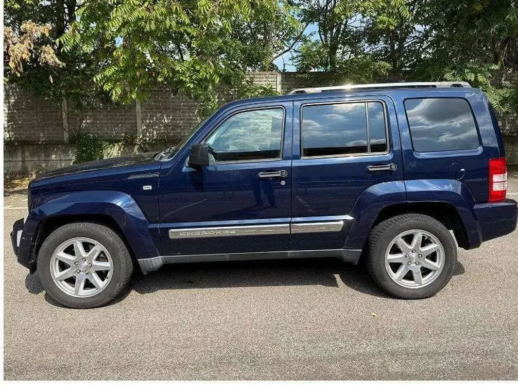 Używany Jeep Cherokee Overland 200 KM (147 kW) 2012 Niebieski SUV