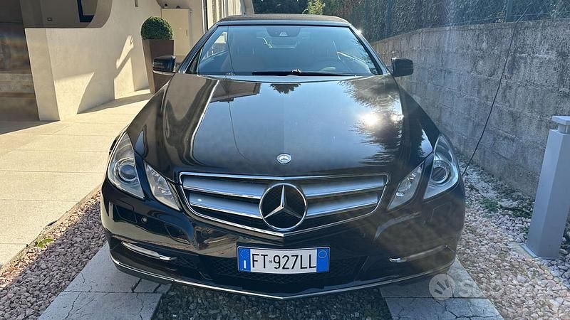 Usata Mercedes E350 Avantgarde 231 CV (169 kW) 2011 Nero ossidiana metallizzato Cabrio