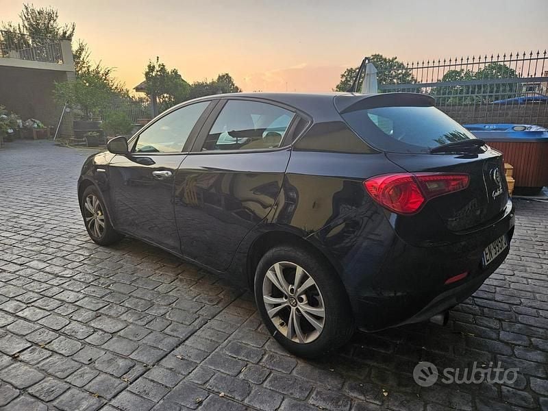 Usata 2012 Alfa Romeo Giulietta Due volumi | 3900 € (Super prezzo) - Immagine 1/4
