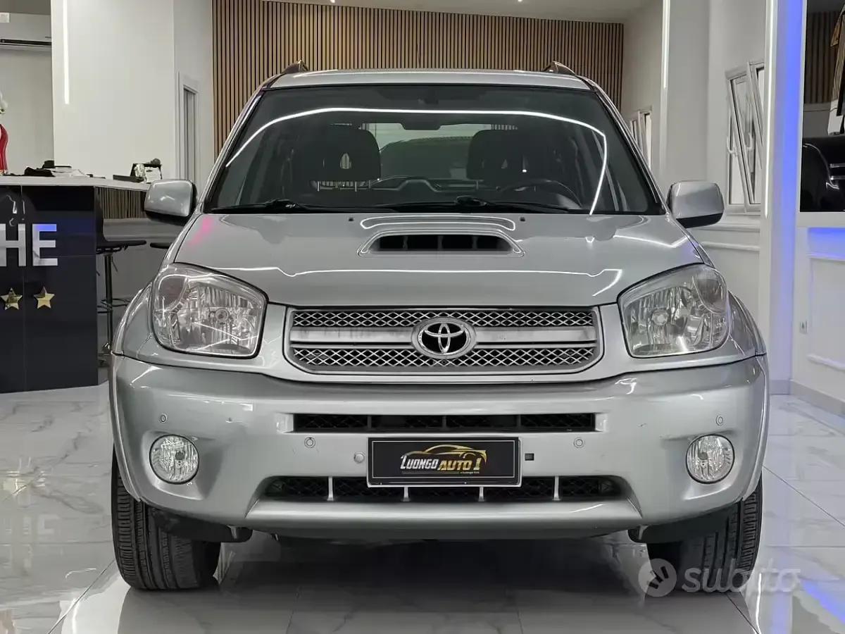 Second-hand Toyota RAV4 116 CP (85 kW) 2005 Gri SUV