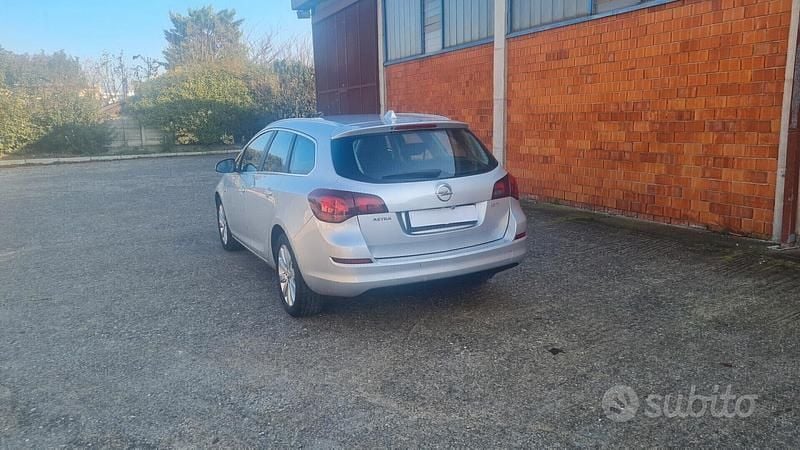 Usata Opel Astra Cosmo 110 CV (80 kW) 2013 Grigio Station wagon