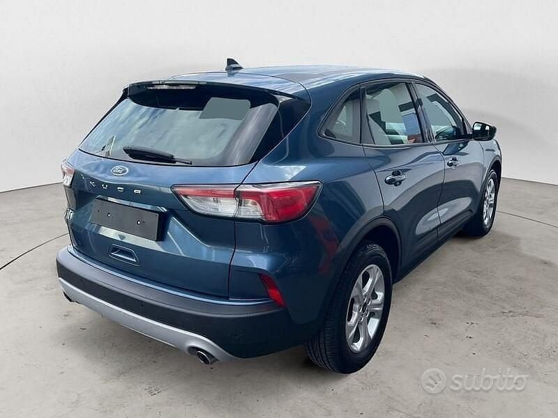 Usata Ford Kuga 120 CV (88 kW) 2022 Blu/azzurro(met.) SUV