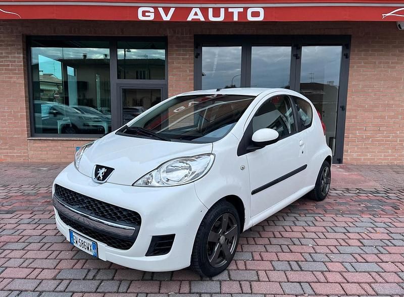 Bianco Usata 2009 Peugeot 107 Due volumi | 3700 € (Buon prezzo) - Immagine 1/4