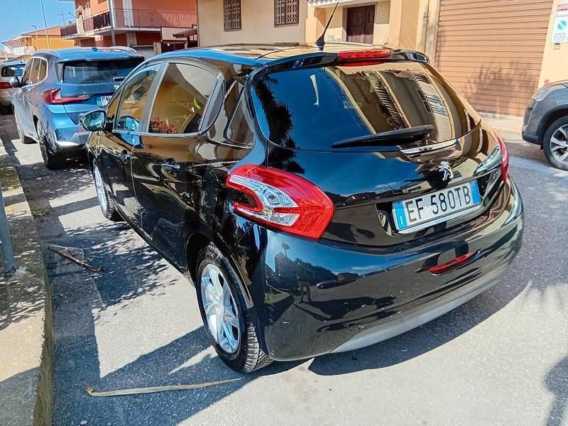 Usata Peugeot 208 Active 82 CV (60 kW) 2013 Nero Utilitaria