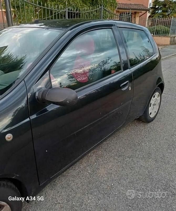 Usata Fiat Punto 80 CV (58 kW) 2005 Nero Utilitaria