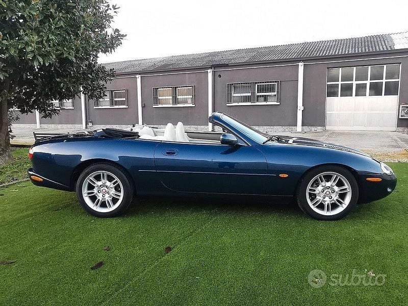 Usata Jaguar XKR 363 CV (266 kW) 1998 Blu Cabrio
