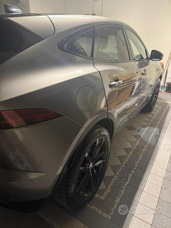 Usata Jaguar E-Pace 160 CV (117 kW) 2020 Grigio SUV