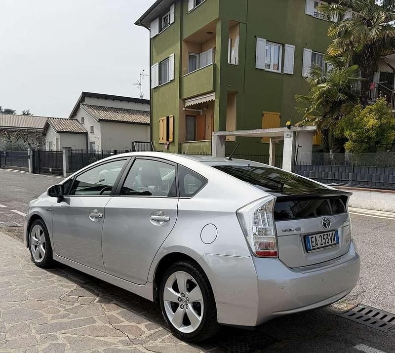 Usata Toyota Prius 136 CV (100 kW) 2010 Grigio Utilitaria