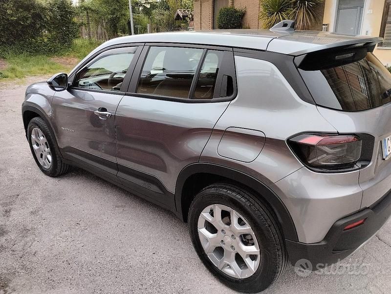 Usata Jeep Avenger 101 CV (74 kW) 2024 Grigio SUV