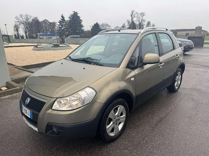 Beige Usata 2006 Fiat Sedici Emotion SUV | 5000 € (Buon prezzo) - Immagine 1/4