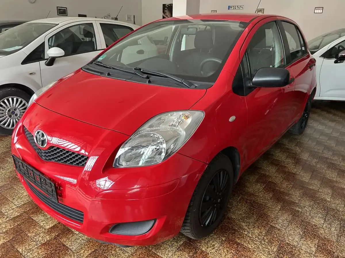 Usata Toyota Yaris Touch 69 CV (50 kW) 2011 Rosso Utilitaria