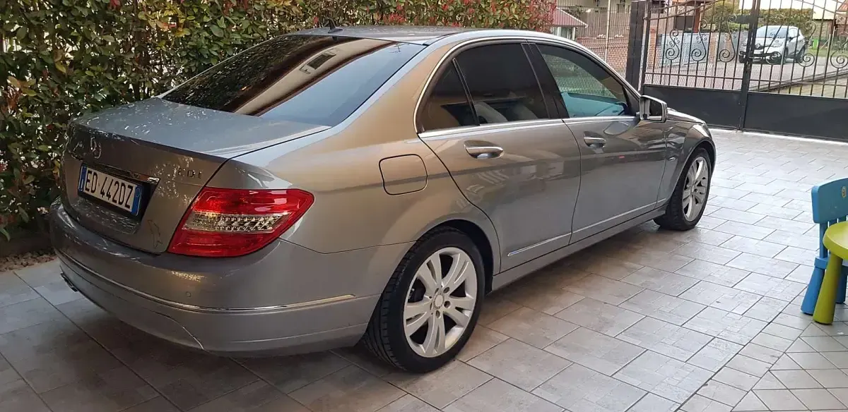 Usata Mercedes C200 136 CV (100 kW) 2010 Argento Berlina