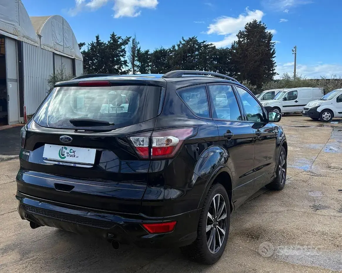 Usata Ford Kuga ST-Line 120 CV (88 kW) 2019 Nero SUV