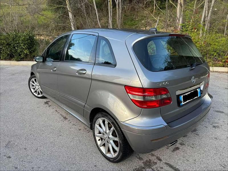Usata Mercedes B200 140 CV (102 kW) 2006 Grigio Monovolume