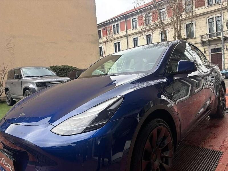 Usata Tesla Model Y 152 kW (208 CV) 2022 Blu/azzurro SUV