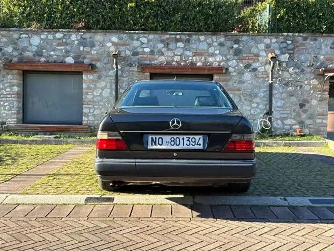 Usata Mercedes 300 220 CV (161 kW) 1990 Nero Coupé