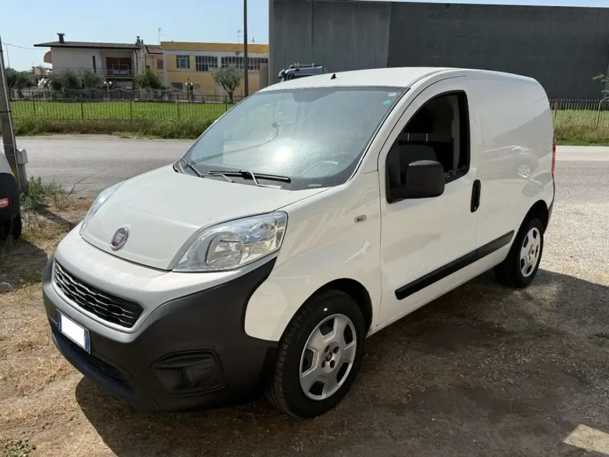 Usata Fiat Fiorino 95 CV (69 kW) 2021 Bianco pastello Monovolume