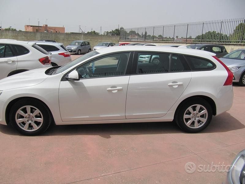 Usata Volvo V60 Kinetic 181 CV (133 kW) 2014 Bianco Station wagon