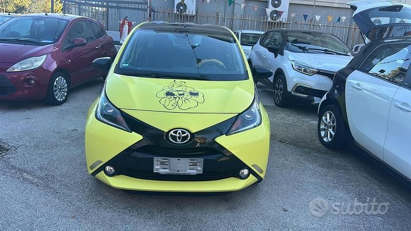 Usata Toyota Aygo X-play 69 CV (50 kW) 2016 Giallo Utilitaria
