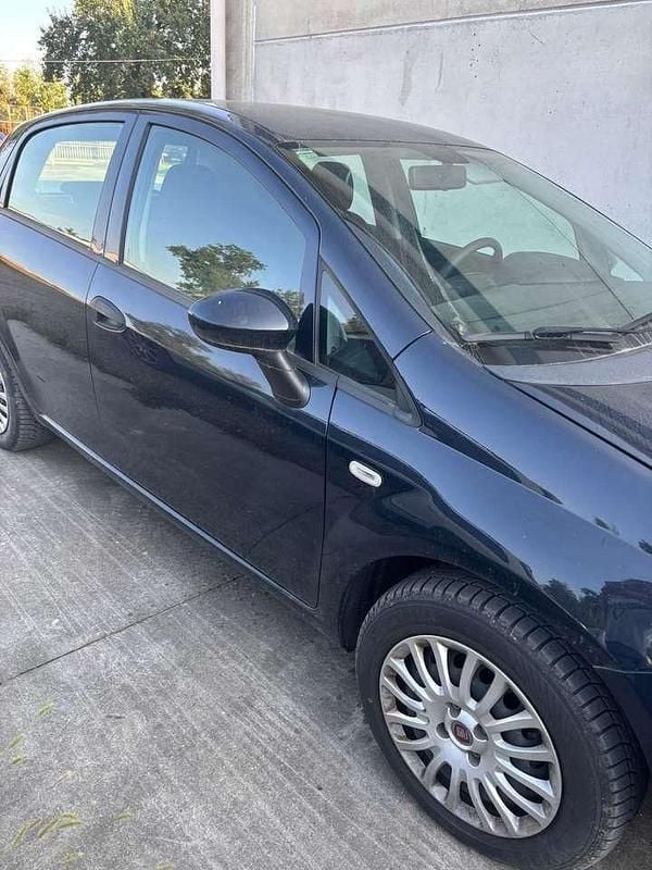 Usata Fiat Punto Street 77 CV (56 kW) 2016 Nero Utilitaria