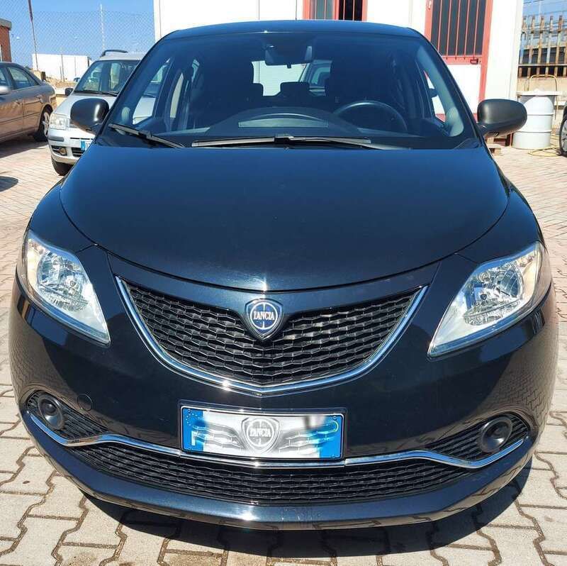Usata Lancia Ypsilon 95 CV (69 kW) 2017 Nero Utilitaria