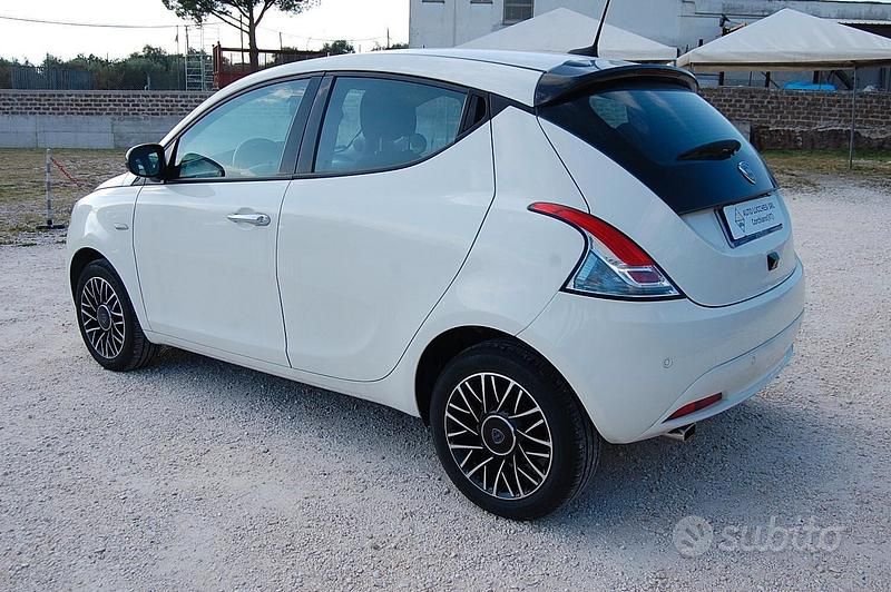 Usata Lancia Ypsilon S 69 CV (50 kW) 2024 Bianco Utilitaria