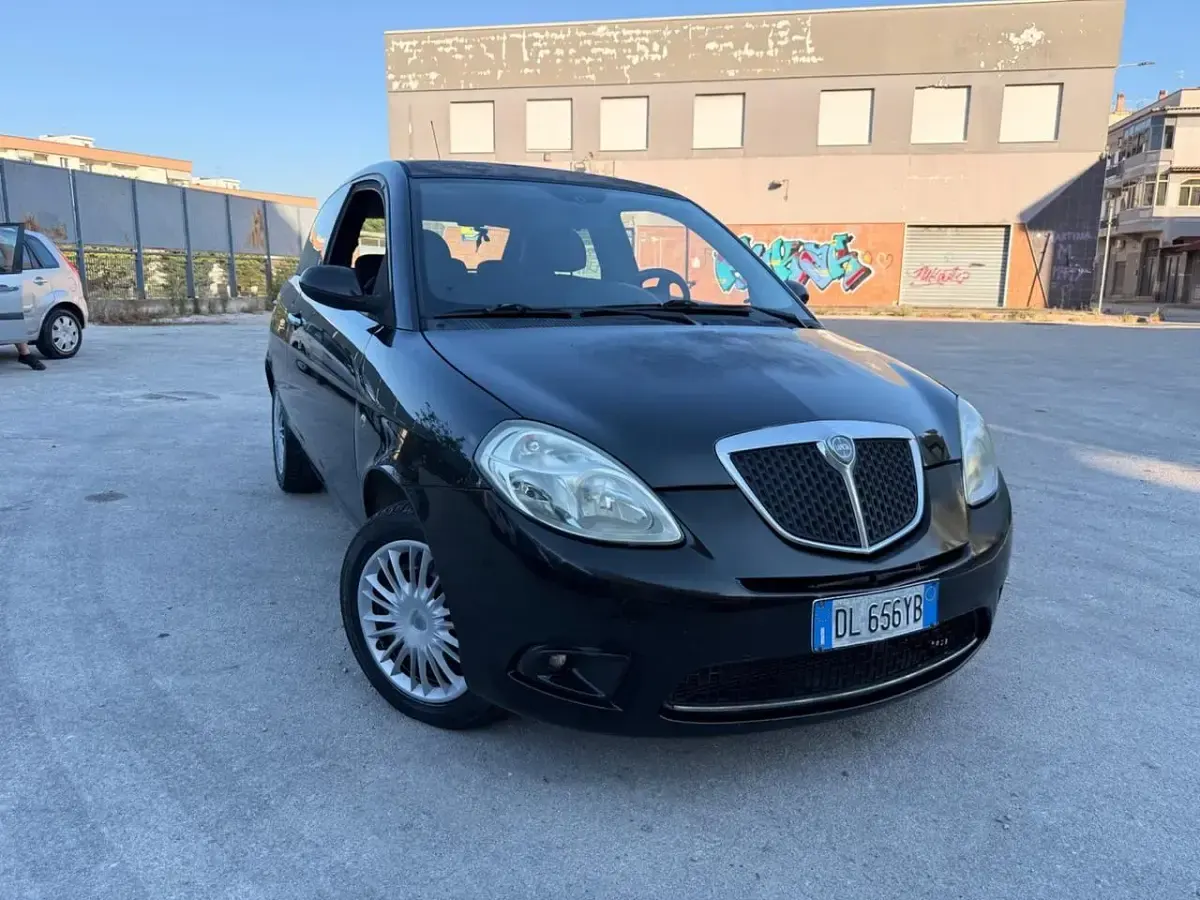 Usata Lancia Ypsilon 75 CV (55 kW) 2009 Nero Utilitaria