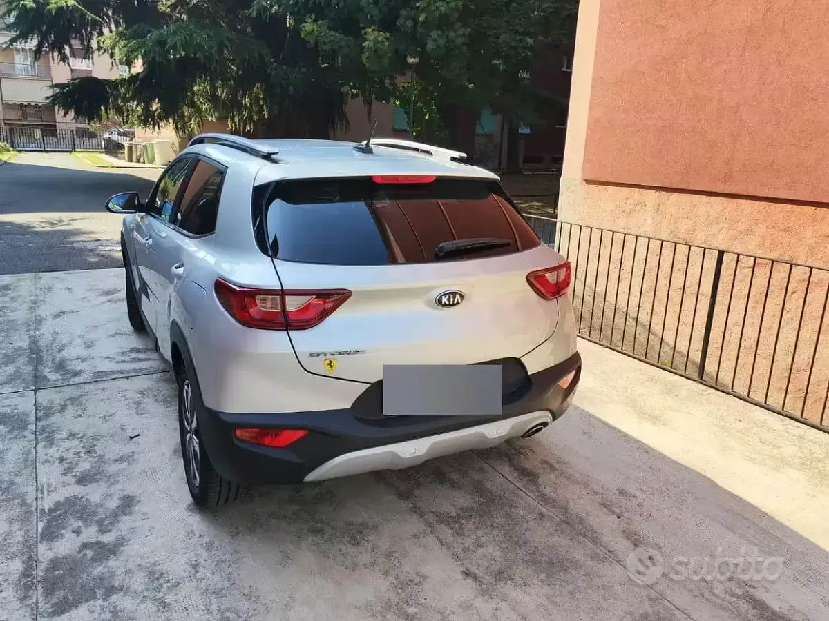 Usata Kia Stonic Style 84 CV (61 kW) 2021 Grigio SUV