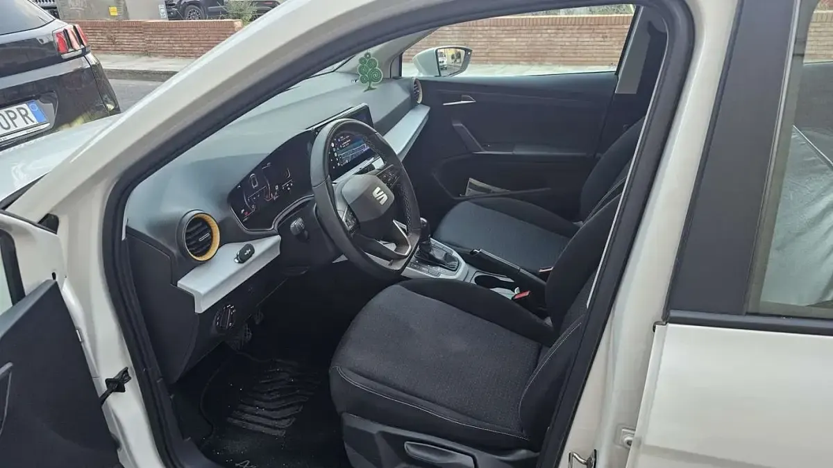 Usata Seat Arona Style 110 CV (80 kW) 2023 Bianco SUV