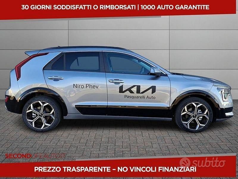 Usado Kia Niro 171 CV (125 kW) 2025 Gris SUV