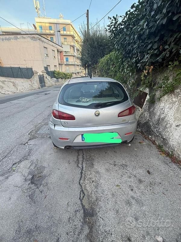 Usata Alfa Romeo 147 105 CV (77 kW) 2007 Grigio Utilitaria