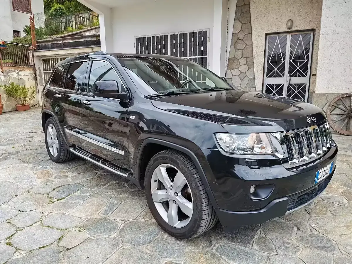 Usata Jeep Cherokee 241 CV (177 kW) 2011 Nero SUV