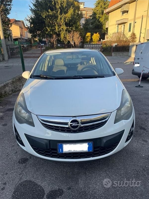 Bianco Usata 2015 Opel Corsa Tre volumi | 7500 € (Buon prezzo) - Immagine 1/4
