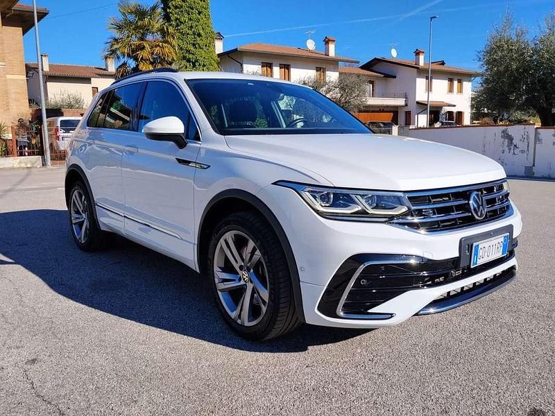 Usata VW Tiguan R-line 200 CV (147 kW) 2021 Bianco SUV