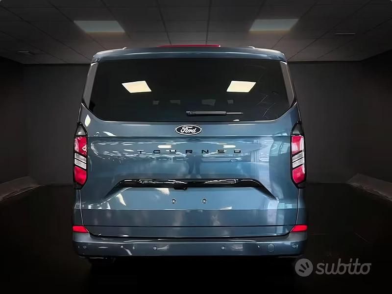 Usata Ford Tourneo Titanium 136 CV (100 kW) 2024 Blu Monovolume
