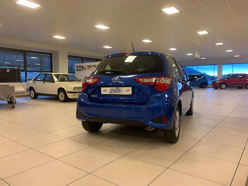 Usata Toyota Yaris Active 69 CV (50 kW) 2018 Blu/azzurro Utilitaria