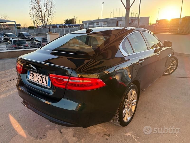 Usata Jaguar XE Portfolio 179 CV (131 kW) 2015 Verde Berlina
